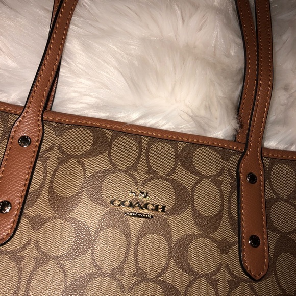 Beautiful Coach Bag - Picture 2 of 5